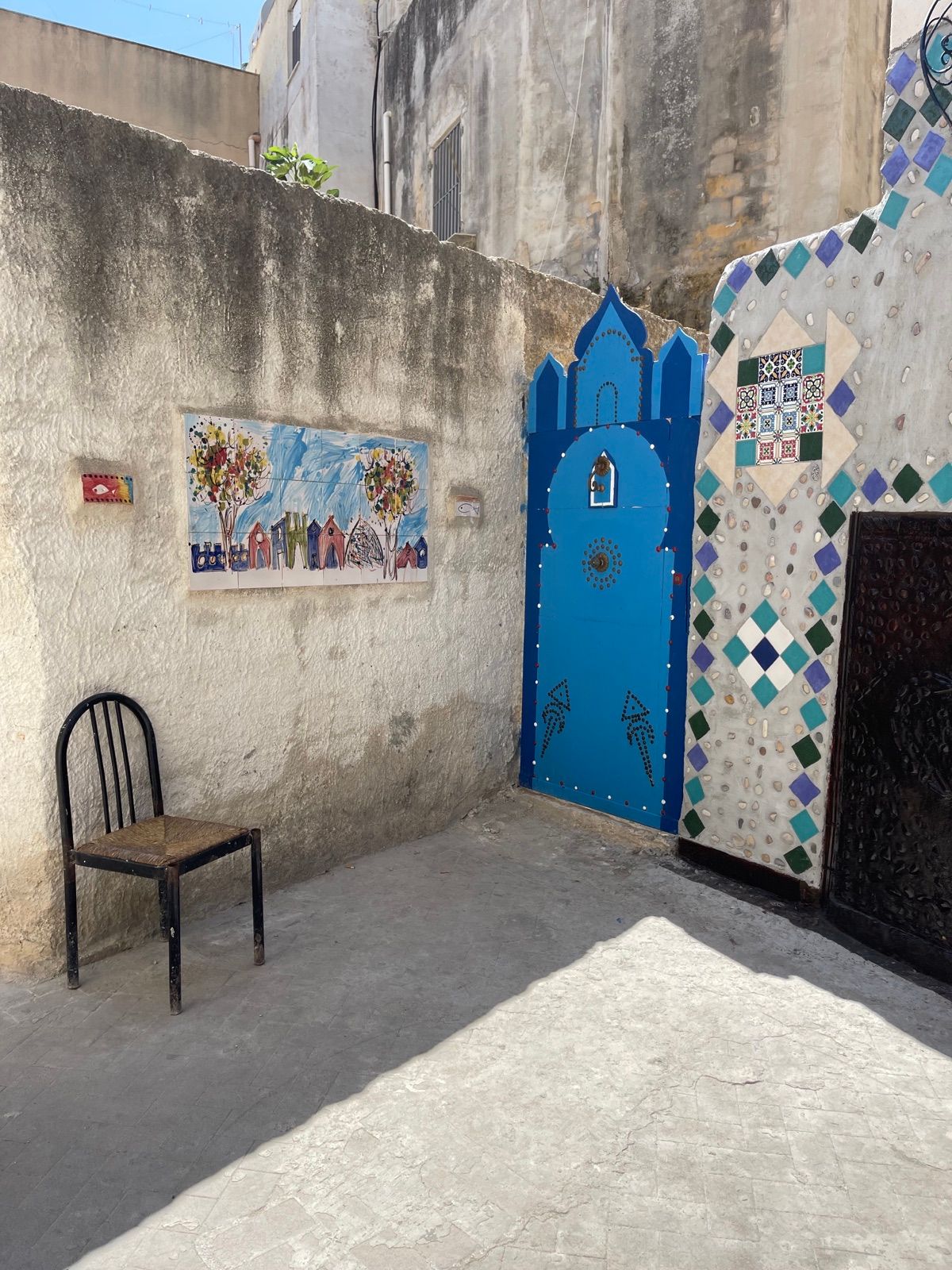Porta colorata nella Casbah di Mazara del Vallo