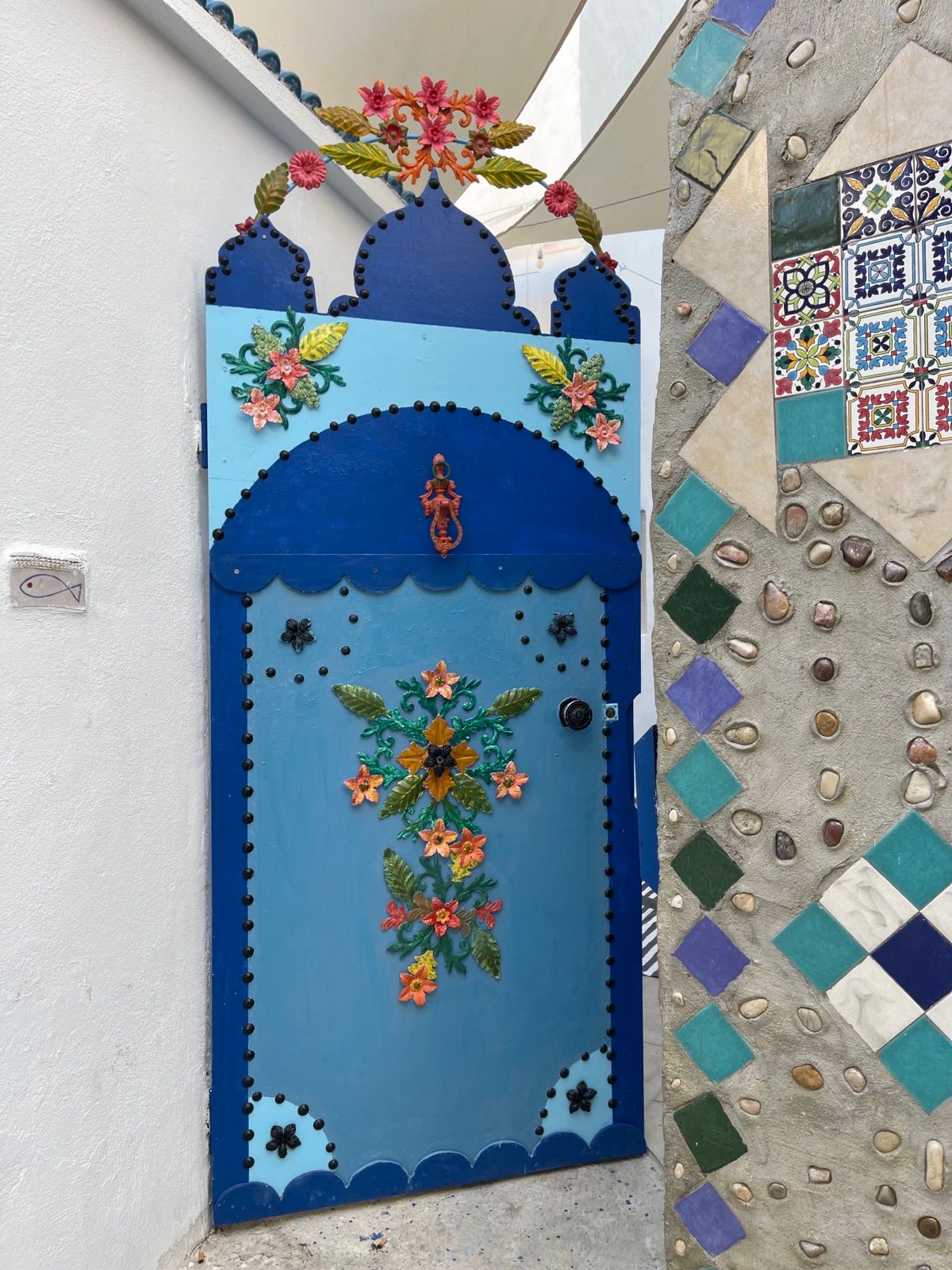 Porta colorata nella Casbah di Mazara del Vallo