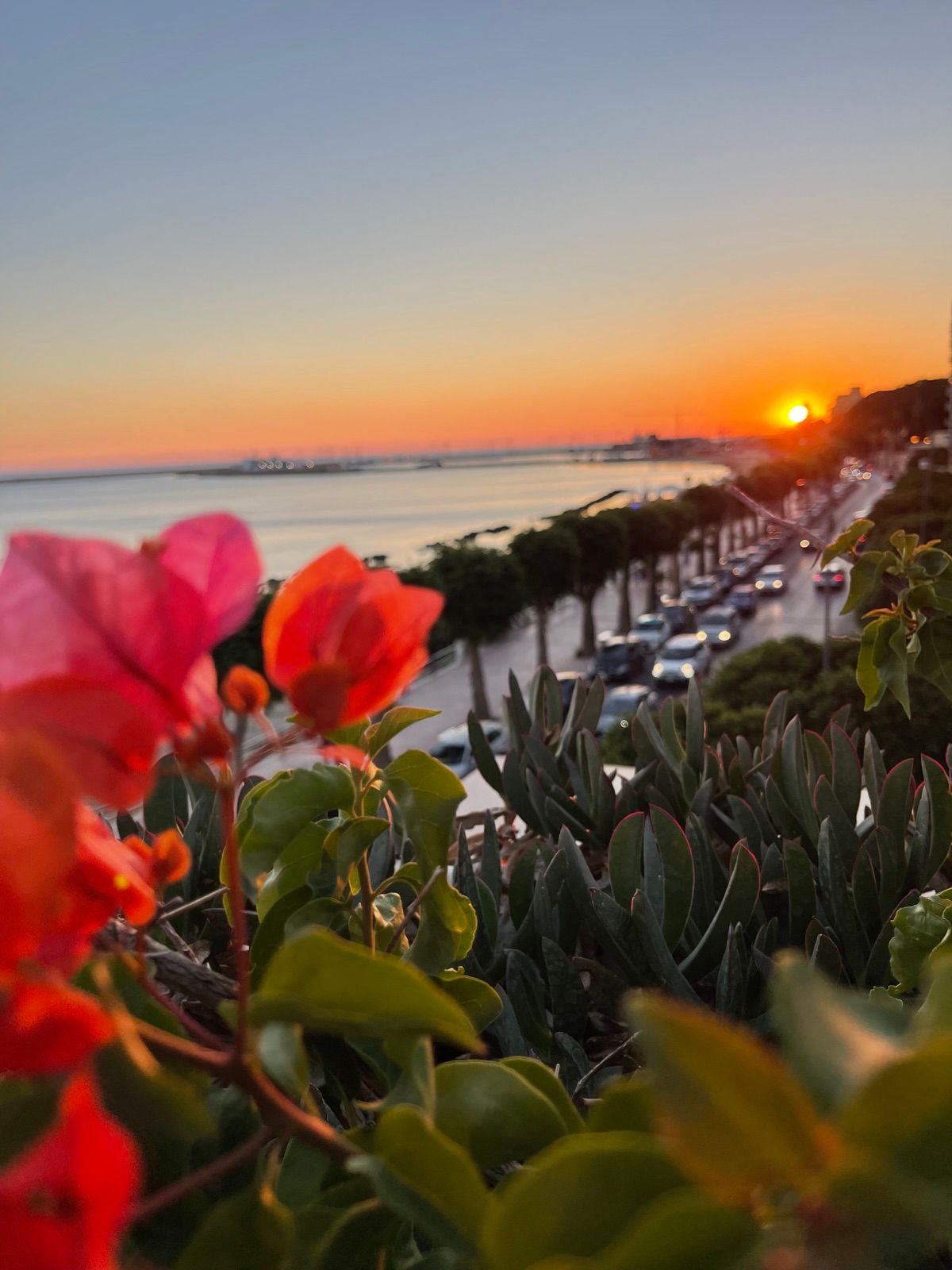 Il tramonto sul mare visto dalla terrazza panoramica