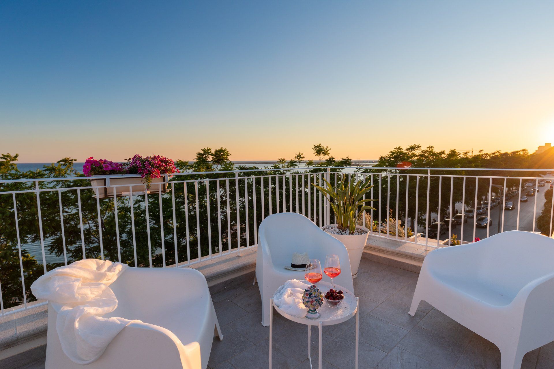 Tramonto sul mare dalla terrazza panoramica condivisa — Mazara del Vallo